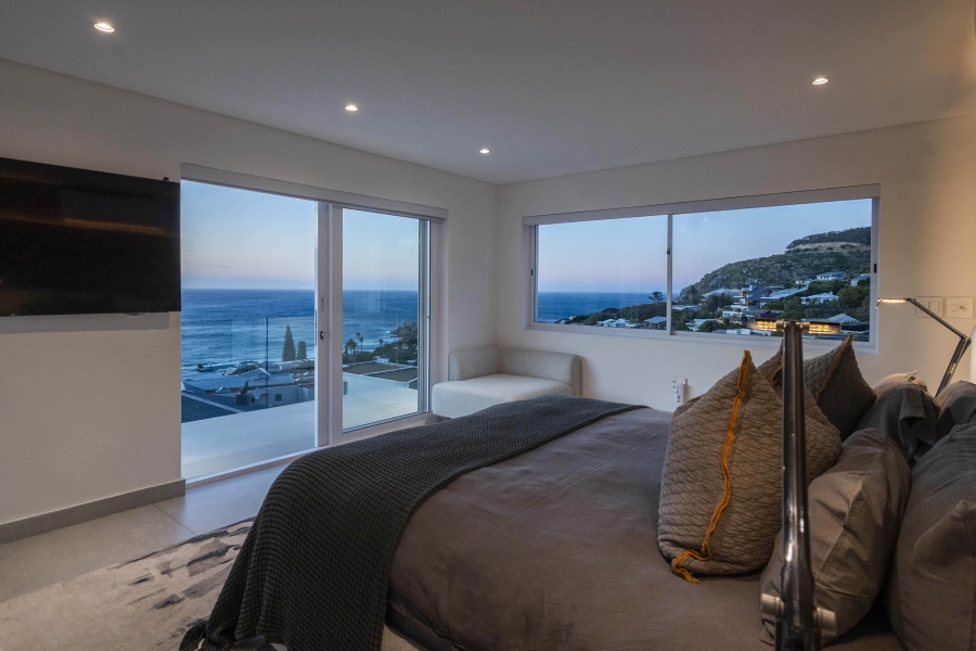 To Let 4 Bedroom Property for Rent in Llandudno Western Cape